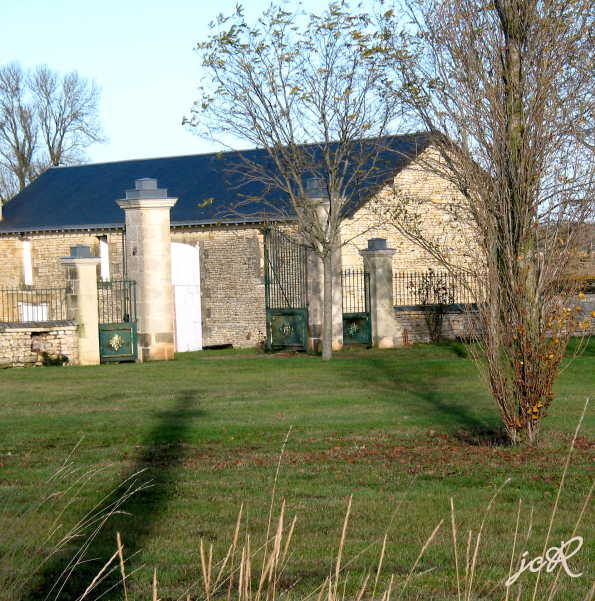 Beuxes — Les Malaldries, portail symtrique.