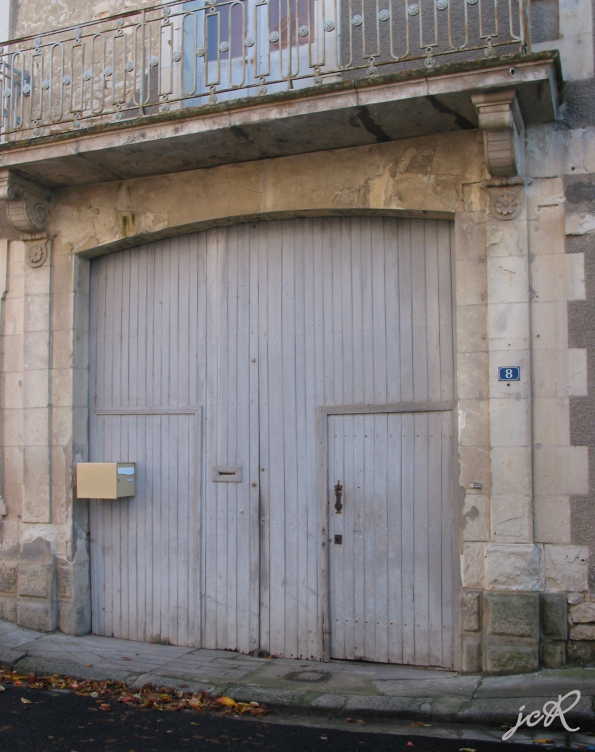 Porche symtrique  Ceaux-en-Loudun