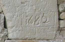 Date sur vieille porte  La Chapelle-Bellouin (France — Vienne)