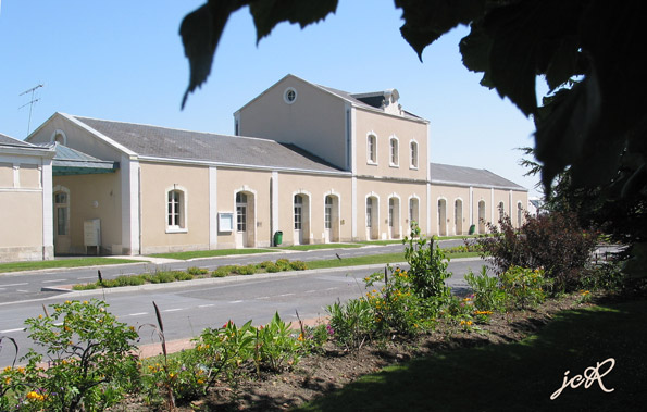 La gare faade sur l'avenue de la Gare