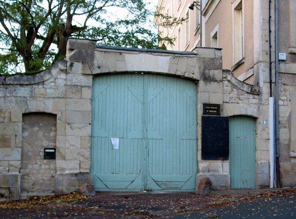 Loudun (France — Vienne) Portail symtrique cole primaire Saint-Joseh