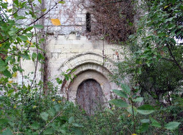 Razines (France-Indre-et-Loire) - porche de l'ancienne glise