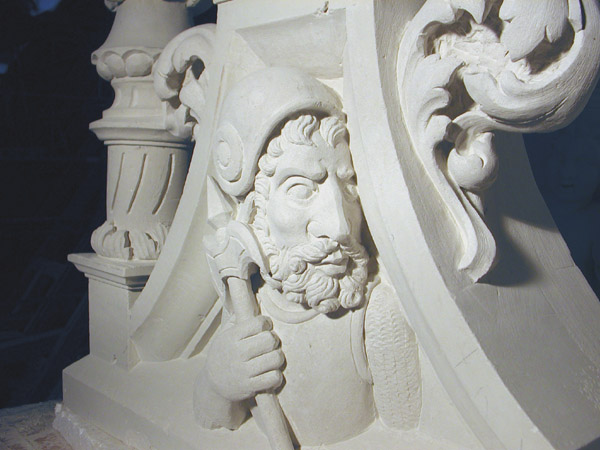 Chteau de la Roche-du-Maine - dtail de la restauration d'une lucarne