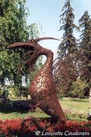 Le basilic de Bournand — Statue moderne en fer